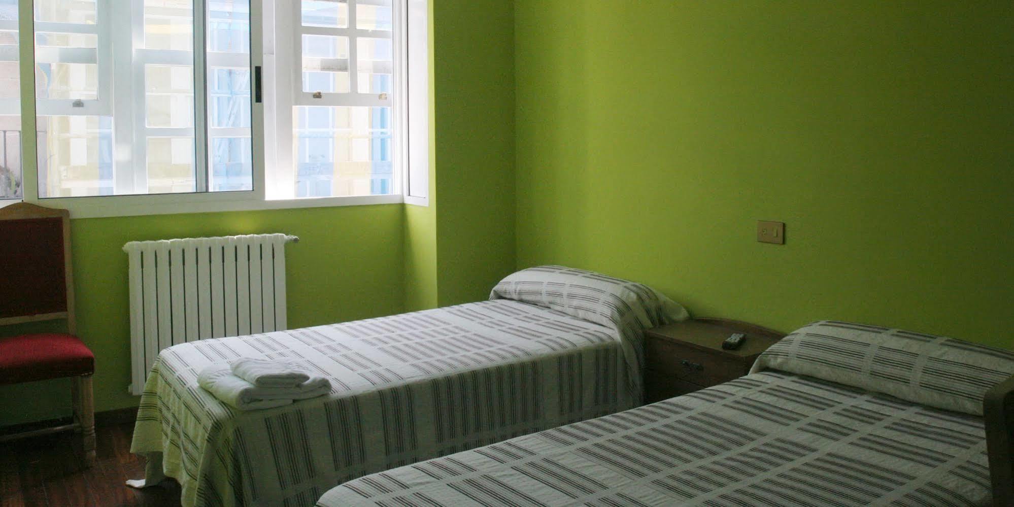 Oyo Hospedaje La Tita Сантьяго-де-Компостела Экстерьер фото